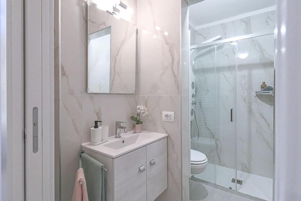 New Private Apt In Como A-C Self Check-In Екстериор снимка