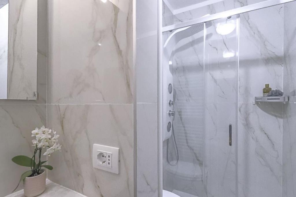 New Private Apt In Como A-C Self Check-In Екстериор снимка