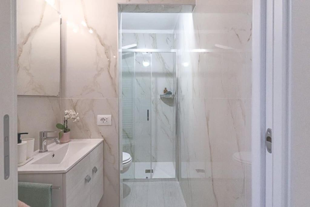 New Private Apt In Como A-C Self Check-In Екстериор снимка